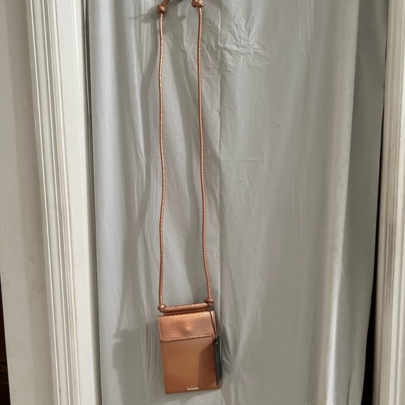 Vince camuto peach leather crossbody phone holder and wallet - Picture 1 of 12